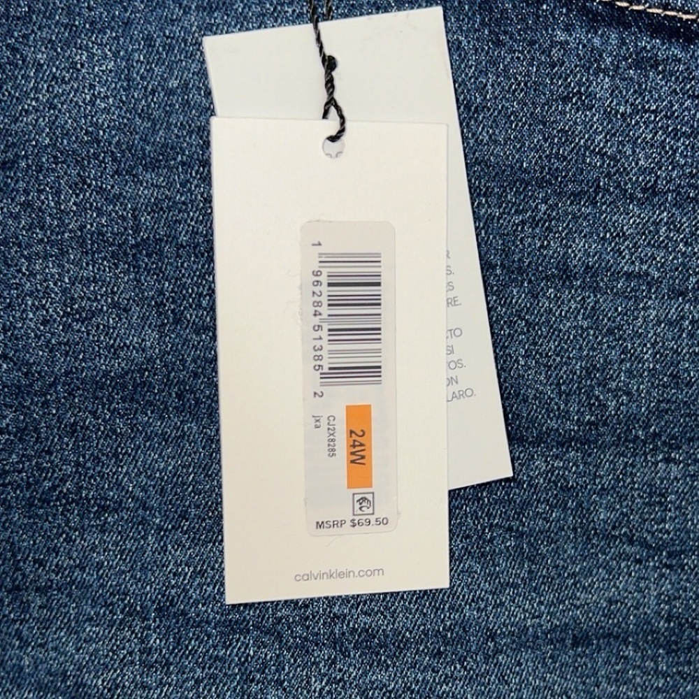 Calvin Klein High Rise Shorts - Picture 5 of 7